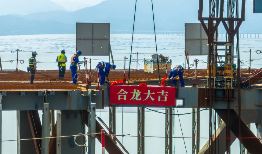 里程碑时刻！深圳湾超级总部基地C塔项目钢结构连廊合龙暨幕墙首挂仪式圆满举行